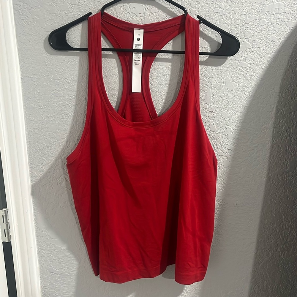 Lululemon tech tank. Never worn.